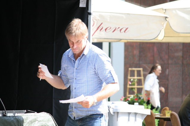 gal/2010/2010 Saitentwist Essen Original Moderation und Kinderbuehne 11.09/2010 Saitentwist 11.09. Moderation Essen Original HIrschlandplat 002.jpg